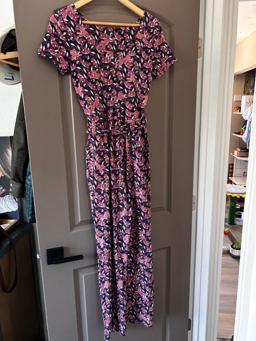 Boden- pink/navy floral and leopard print. Beautiful details scoop - Picture 2 of 6